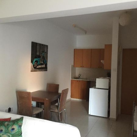 Davi'S Studio Apartment Paphos Eksteriør bilde