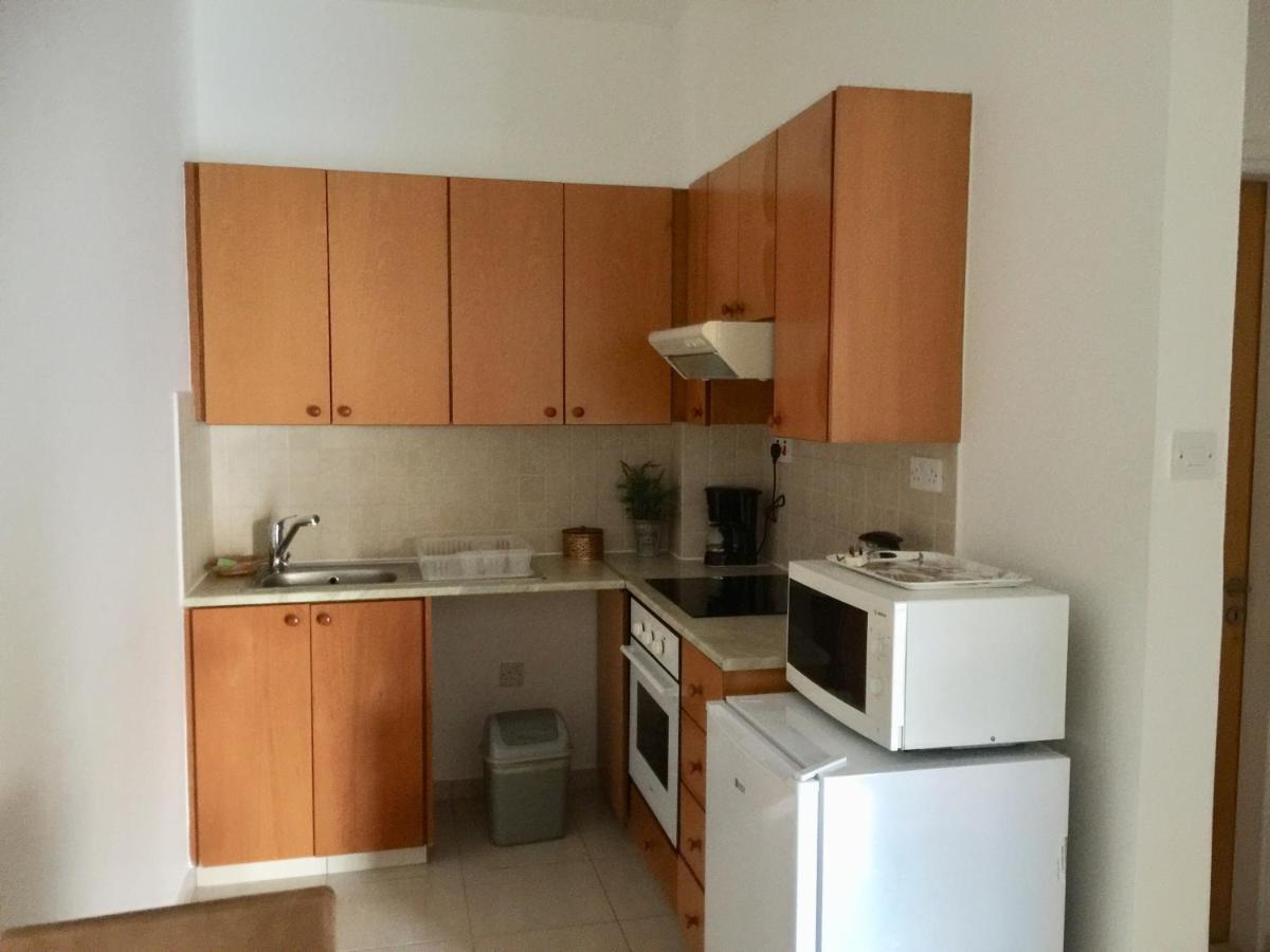 Davi'S Studio Apartment Paphos Eksteriør bilde