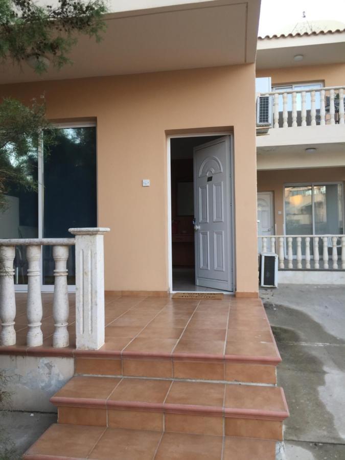 Davi'S Studio Apartment Paphos Eksteriør bilde
